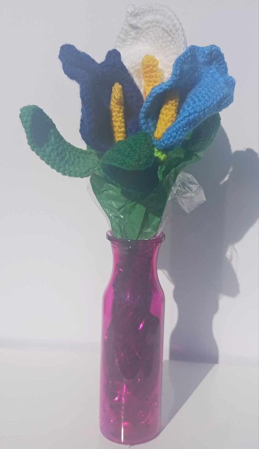 3 Calla Lily Flowers with Vase